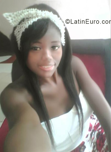 Date this good-looking Colombia girl Luz from Cali CO24076