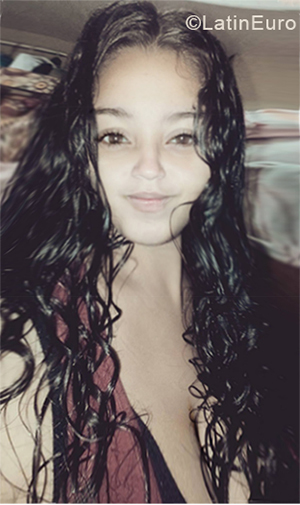 Date this nice looking Venezuela girl Adriana from Catia La Mar VE1763