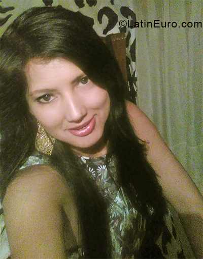 Date this young Colombia girl Lorraine from Bogota CO24366