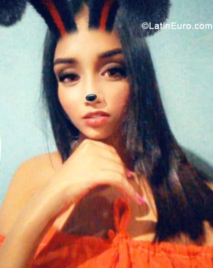 Date this georgeous Venezuela girl Nahomi from Cumana VE1774
