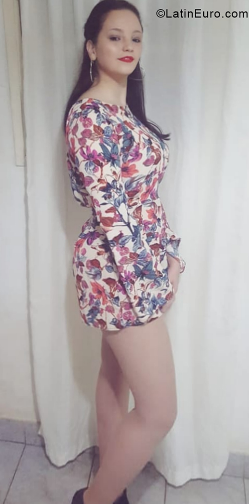 Date this attractive Argentina girl Bela from Cordoba AR144