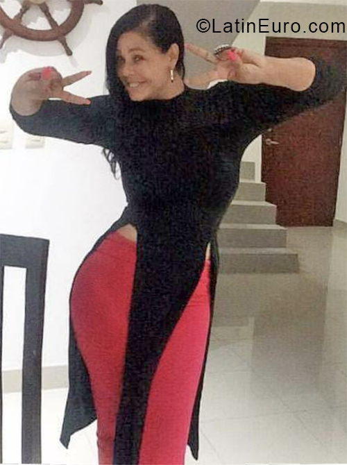 Date this sensual Dominican Republic girl Miriam from Santo Domingo DO32887