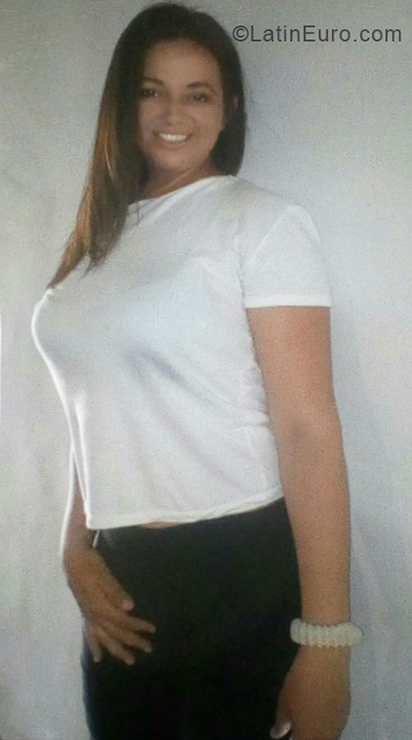 Date this sultry Venezuela girl Narkia from Araure VE1793