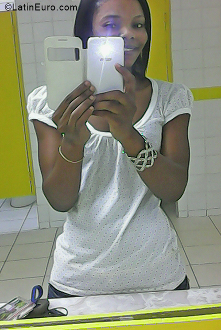 Date this beautiful Jamaica girl Samantha from Kingston JM2593