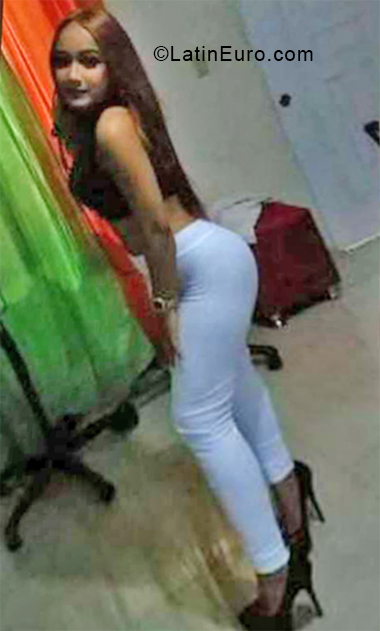 Date this nice looking Dominican Republic girl Adriana from Santo Domingo DO32915