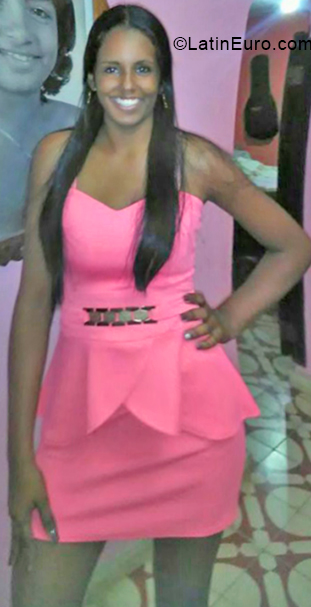 Date this stunning Cuba girl Emma from Trinidad CU436