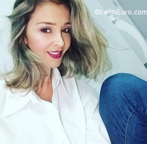 Date this happy Brazil girl Claudia from Sao Paulo BR10625