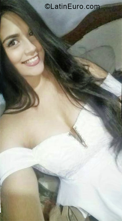 Date this nice looking Colombia girl Daisy from Pereira CO24174