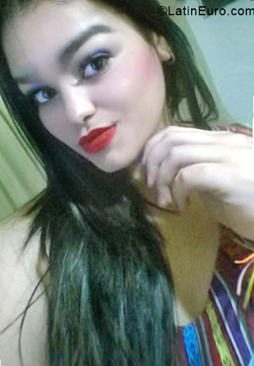 Date this attractive Venezuela girl Andrea from Cabimas VE2004
