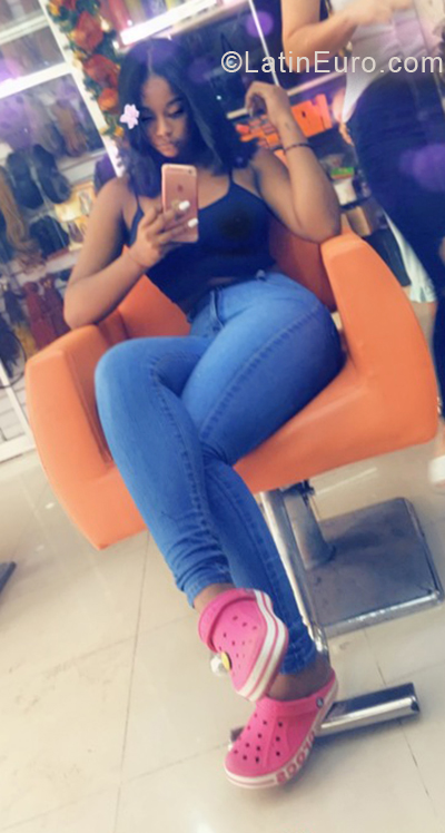 Date this charming Dominican Republic girl Mia from Santo Domingo DO32955