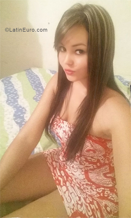 Date this lovely Colombia girl Desneidi from Fresno CO24179