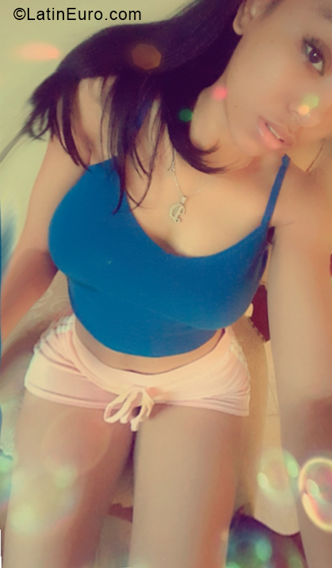 Date this happy Dominican Republic girl Dariana from Santiago DO32960