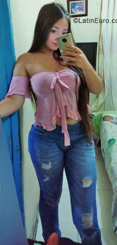 Date this tall Colombia girl Jenifer from Medellin CO24191