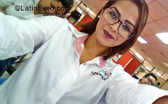 Date this voluptuous Venezuela girl Eduii from Caracas VE2117