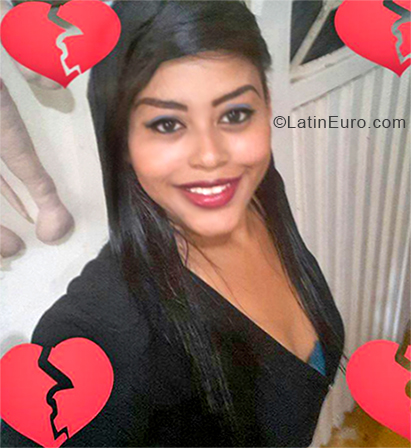 Date this delightful Colombia girl Greicy from Cali CO24227
