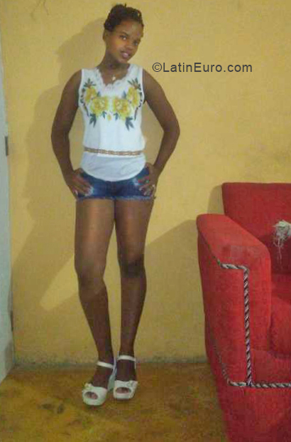Date this hot Dominican Republic girl Yoleny from Santo Domingo DO33047