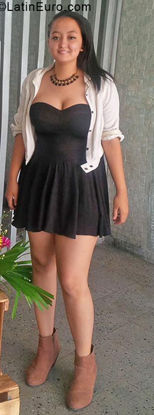 Date this hot Colombia girl Dayana from Medellin CO24915