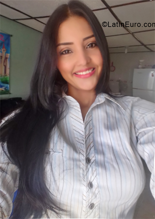 Date this foxy Colombia girl Rosaura from Barranquilla CO24290