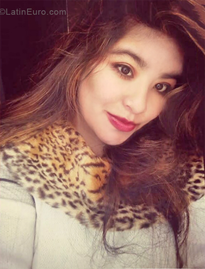 Date this georgeous Bolivia girl Scarlet from La Paz BO46