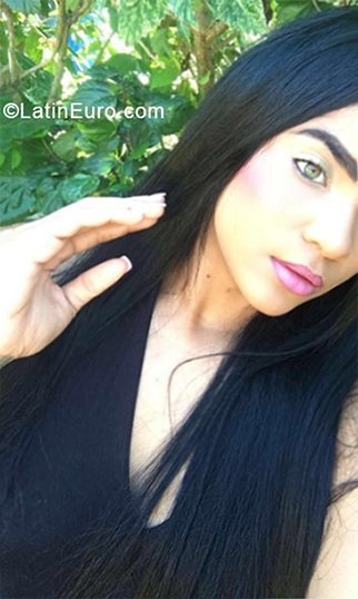 Date this good-looking Dominican Republic girl Naomy from Santo Domingo DO33104