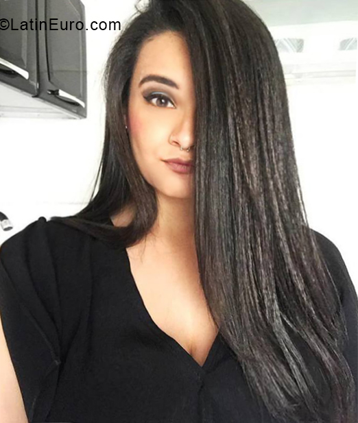 Date this attractive Brazil girl Barbara from Rio De Janeiro BR11079