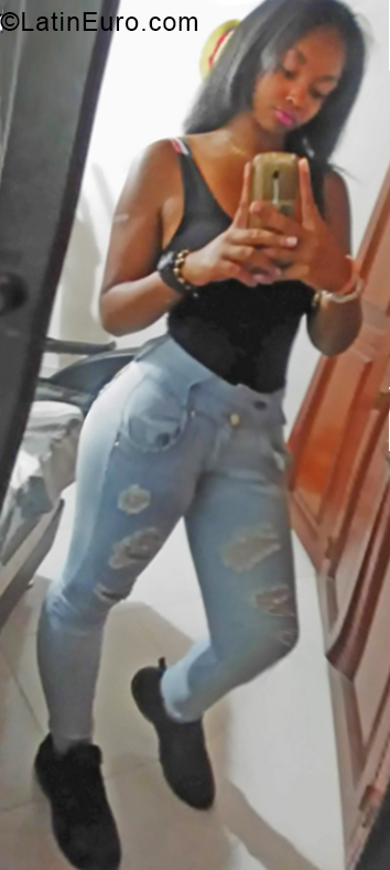 Date this georgeous Colombia girl Yuliana from Medellin CO24313