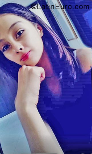 Date this attractive Colombia girl Laura from Ibaque CO24316