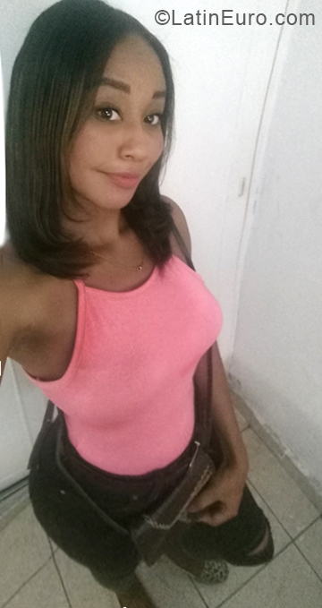 Date this happy Colombia girl Claudia from Cali CO24425