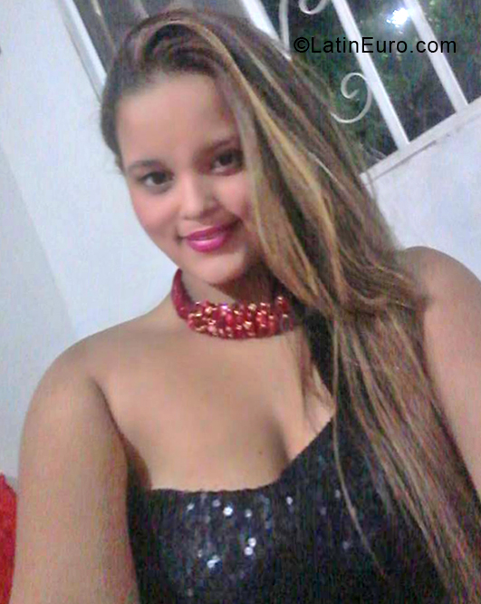 Date this lovely Colombia girl Carolina from Barranquilla CO24320