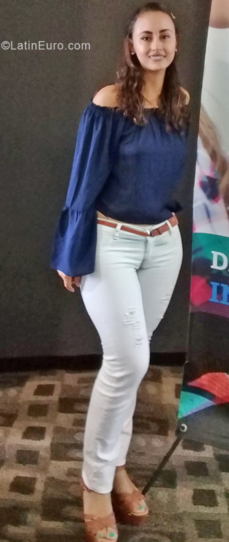 Date this voluptuous Colombia girl Erika from Medellin CO24324