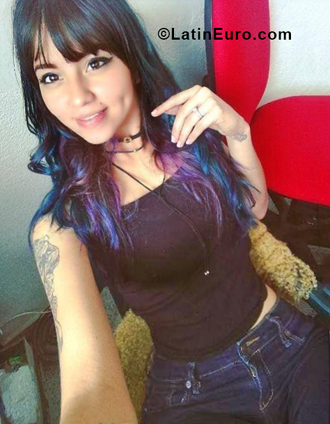 Date this passionate Colombia girl Linet from Bogota CO24345