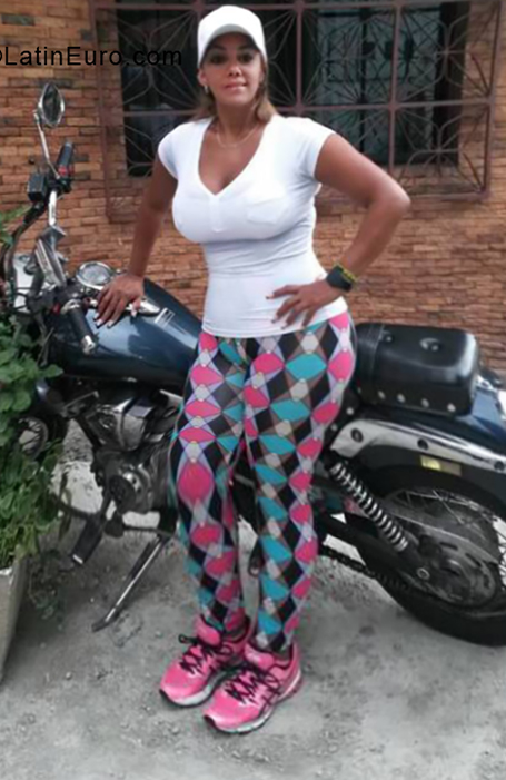 Date this passionate Venezuela girl Licet from Caracas VE1883