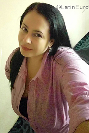 Date this voluptuous Colombia girl Zalma from Cali CO24373