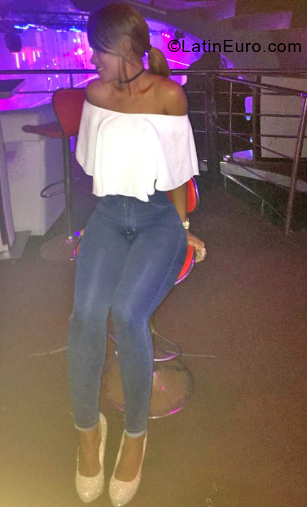 Date this tall Dominican Republic girl Sty from Santo Domingo DO33168