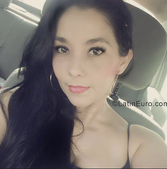 Date this happy Mexico girl Dayan from Cancun MX1604
