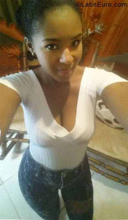 Date this gorgeous Dominican Republic girl Wanderlin from Santo Domingo DO33191