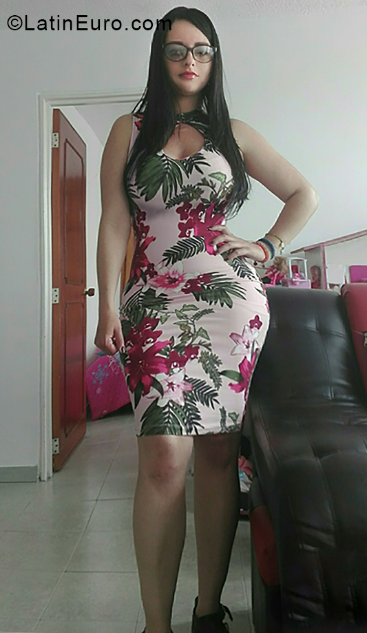 Date this pretty Colombia girl Lorena from Bogota CO24394