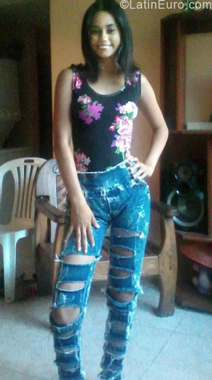 Date this happy Venezuela girl Yorgelis from Caracas VE1896