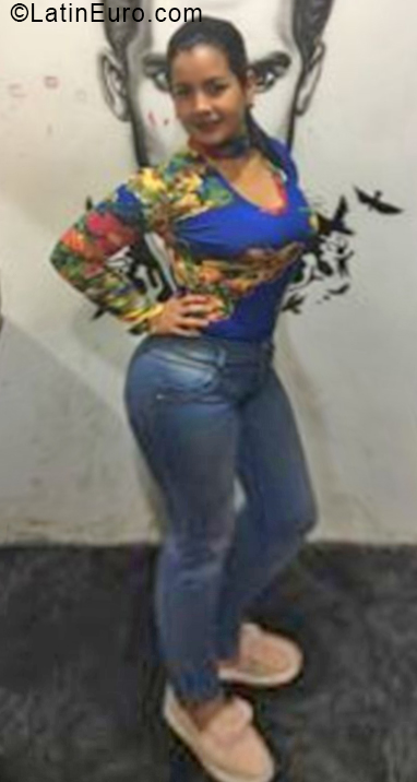 Date this nice looking Venezuela girl Noralvis from Carora VE1899