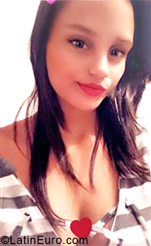 Date this attractive Colombia girl Isabel from Caracas CO24401