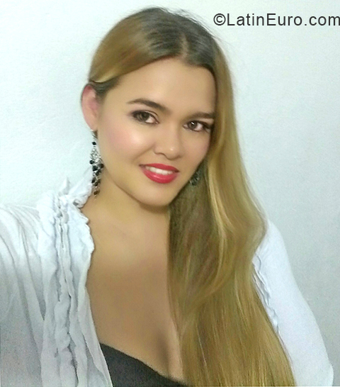 Date this foxy Colombia girl Maria from Medellin CO24405