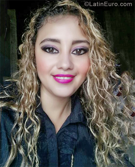 Date this nice looking Ecuador girl Mabel from Machala EC286