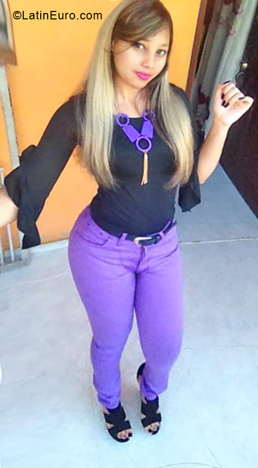 Date this funny Dominican Republic girl Wendolin from Santiago DO33217
