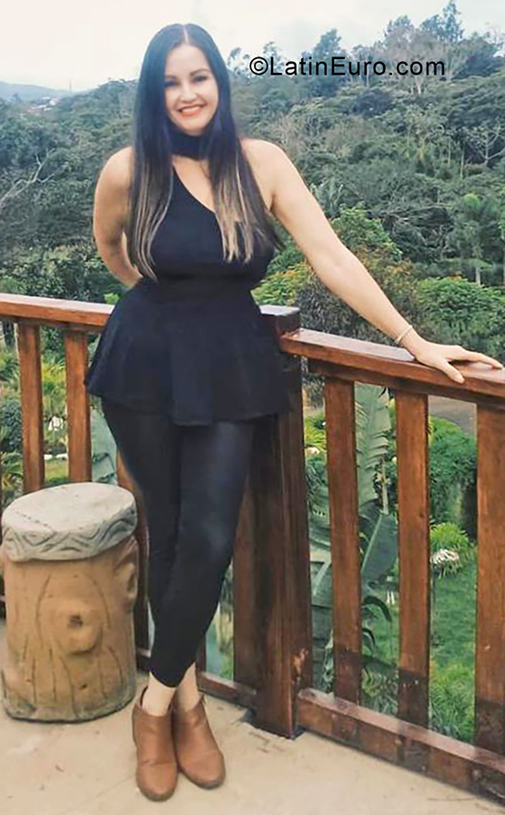 Date this hot Costa Rica girl Maria from San Jose CR363