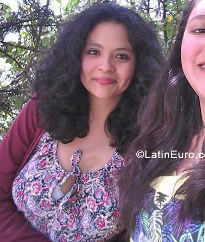 Date this voluptuous Ecuador girl Jenny from Quito EC287