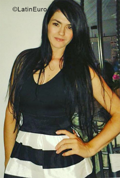 Date this athletic Colombia girl Paulina from Medellin CO24440