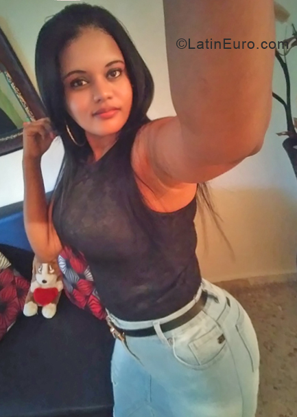 Date this funny Dominican Republic girl Yokasta from Santo Dominho DO33304