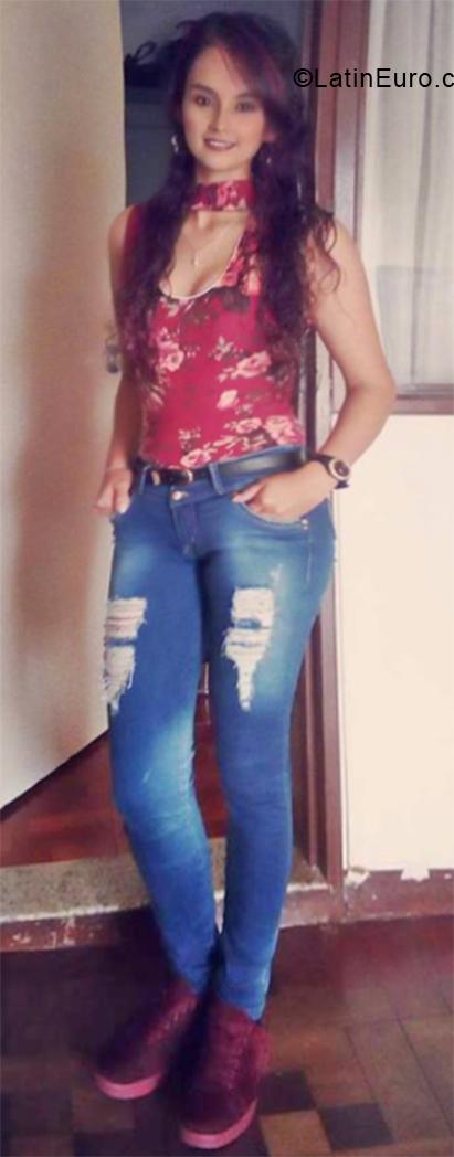 Date this happy Colombia girl Sara from Armenia CO24477