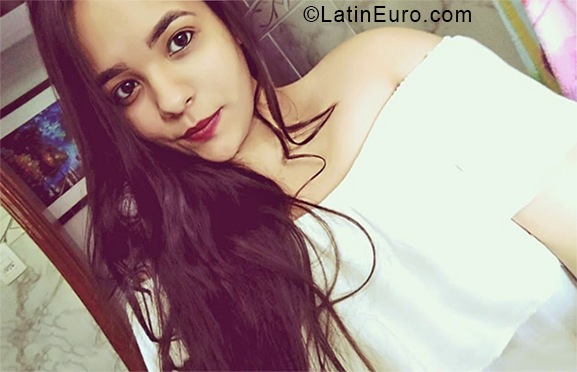 Date this delightful Brazil girl Laura from Varginha BR10690