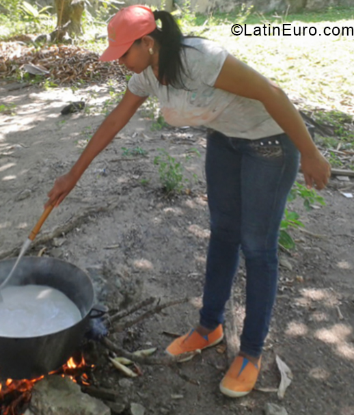 Date this voluptuous Colombia girl Martha from San Andres CO24485